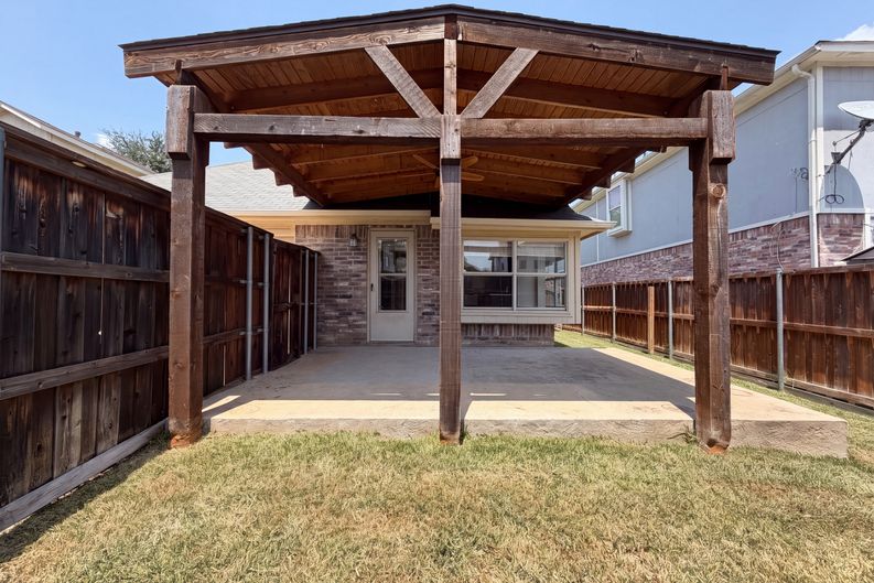 Photo 5 of 28 of 1688 Yellowstone Ave, Lewisville, TX