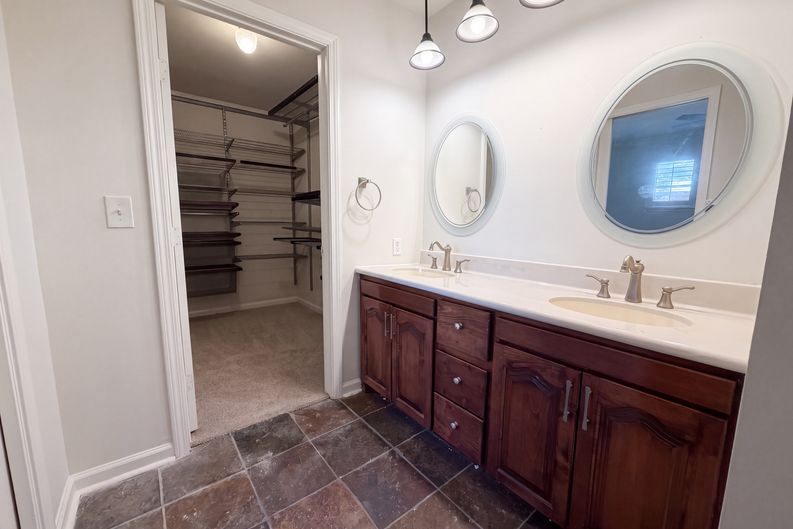 Photo 16 of 21 of 326 De Soto Dr, Universal City, TX
