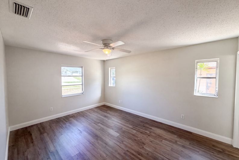 Photo 8 of 20 of 5064 Bromley Ave, Spring Hill, FL