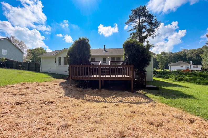 Photo 5 of 20 of 806 Ruswood Rd, Winder, GA