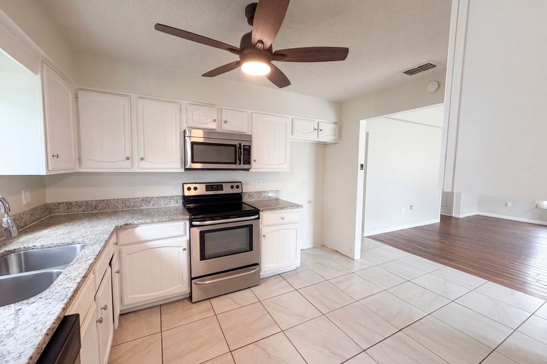 Photo 10 of 20 of 4610 Devon Ave, Lakeland, FL