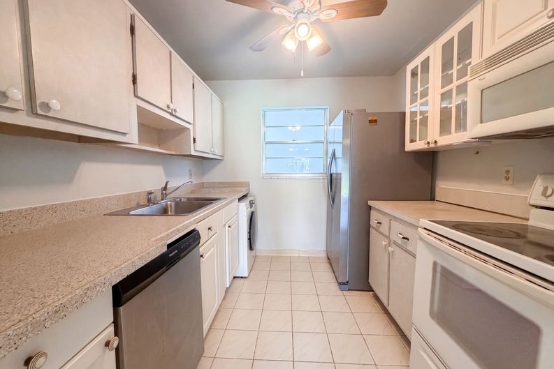 Photo 12 of 23 of 400 SW Golfview Ter, Boynton Beach, FL