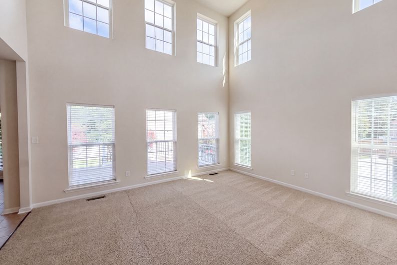 Photo 3 of 27 of 13306 Castlewellan Dr, Chester, VA