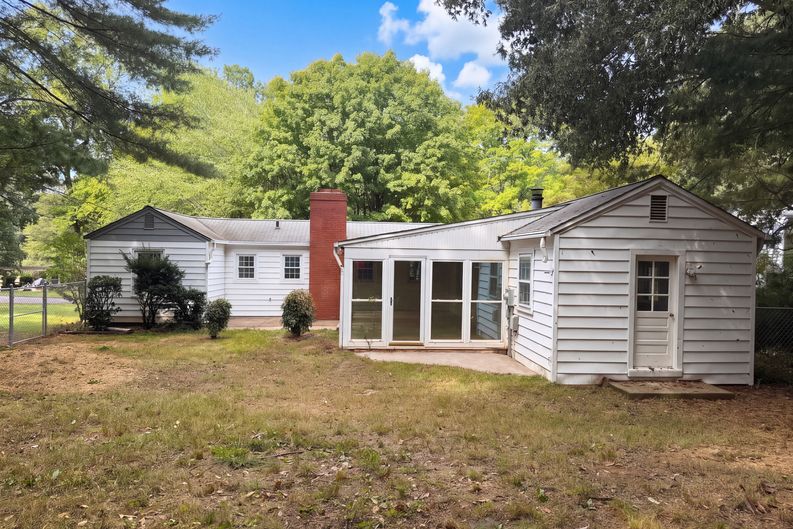 Photo 5 of 27 of 331 Burkewood Dr, Winston Salem, NC