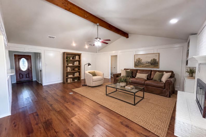 Photo 6 of 27 of 1208 Hillcrest Dr, Euless, TX