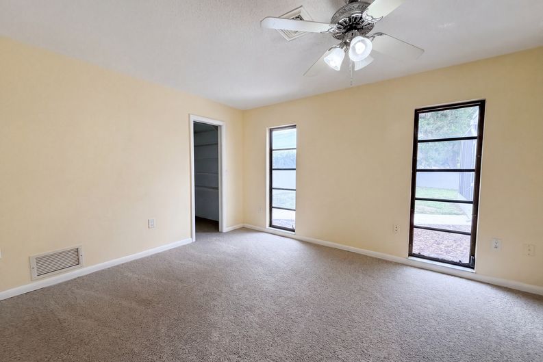Photo 16 of 40 of 1301 Lucaya Ave, Venice, FL