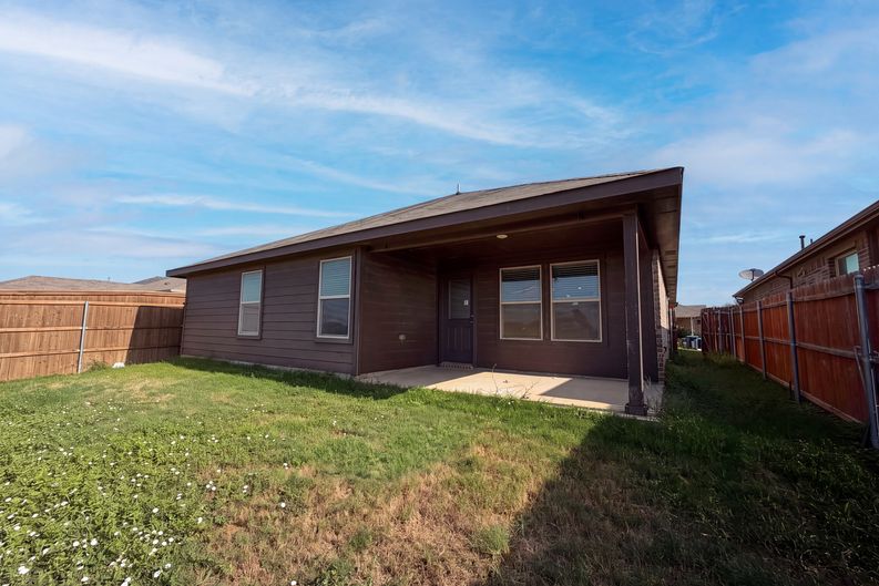 Photo 5 of 20 of 6337 Pontoon St, Fort Worth, TX