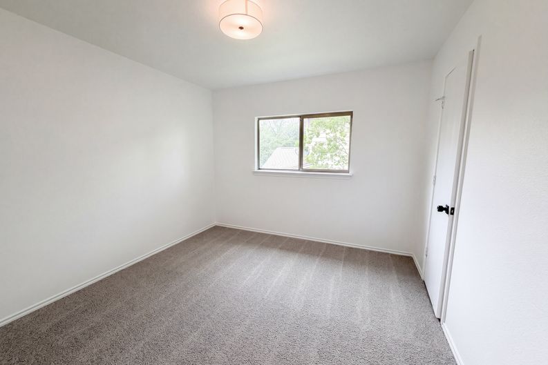 Photo 16 of 20 of 5406 S Hearsey Dr, Austin, TX