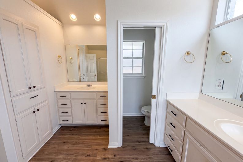 Photo 18 of 25 of 1226 Oakmanor Cir, Hewitt, TX