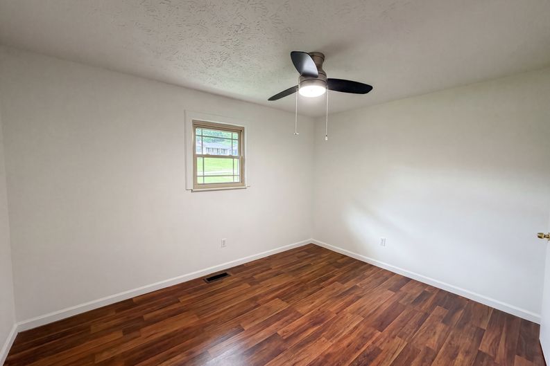 Photo 16 of 30 of 8505 Troutman Ln, Knoxville, TN