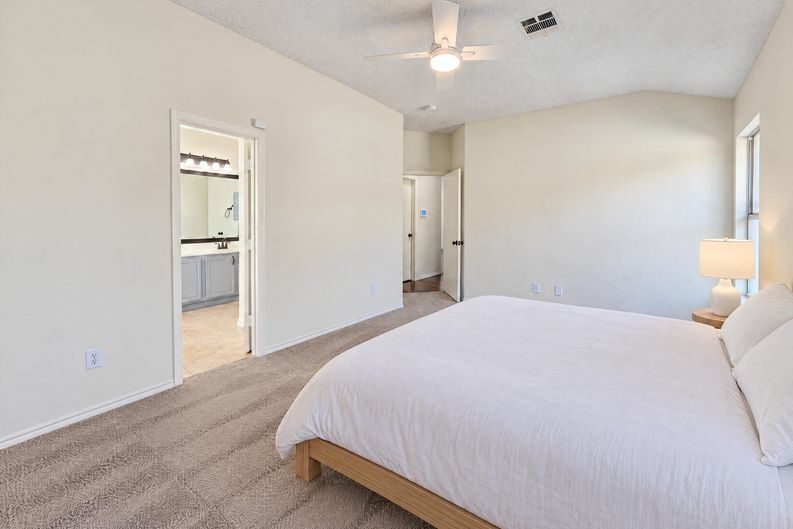 Photo 11 of 25 of 4541 Crystal Ln, Garland, TX