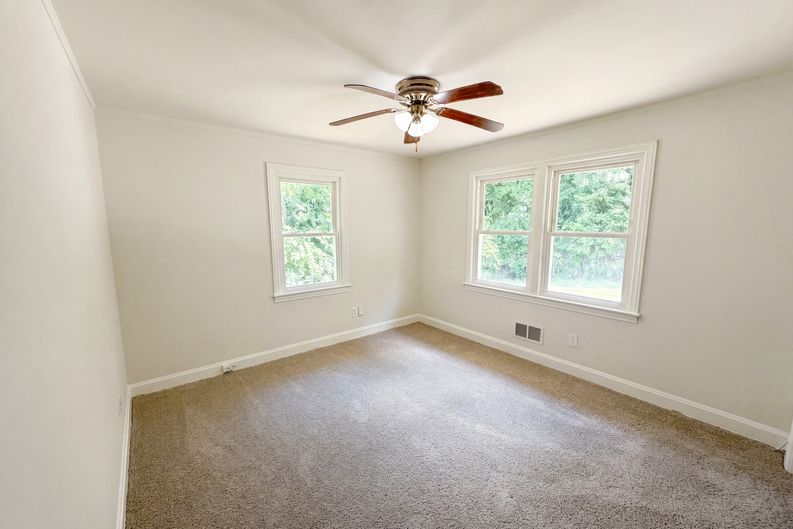 Photo 4 of 16 of 314 Langston Dr, Greenville, SC
