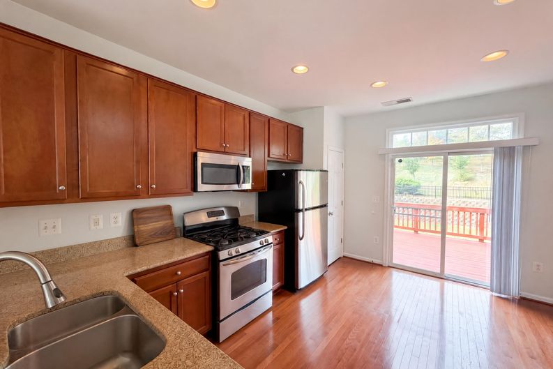 Photo 7 of 25 of 15613 John Diskin Cir, Woodbridge, VA