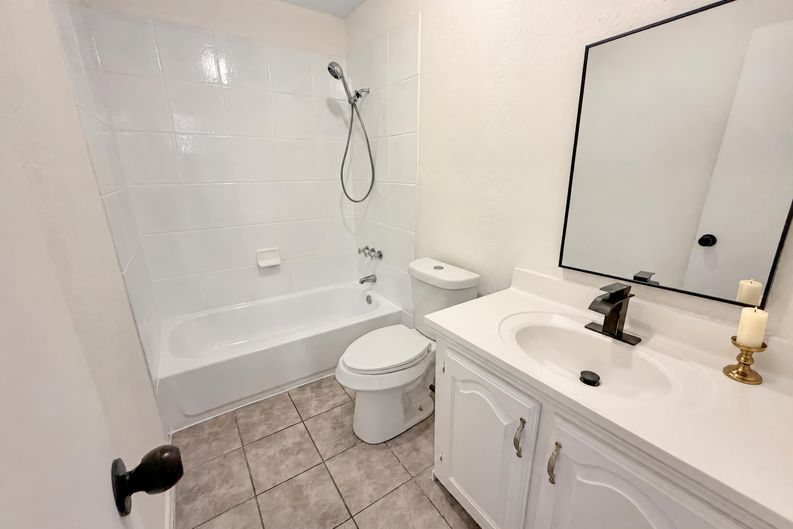 Photo 10 of 24 of 1106 N Atkins Dr, Celeste, TX