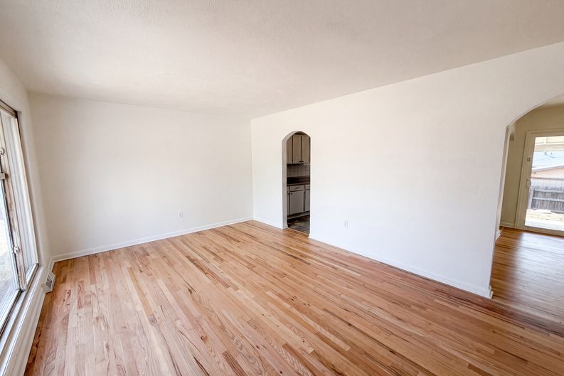 Photo 8 of 23 of 9190 Cypress Dr, Thornton, CO