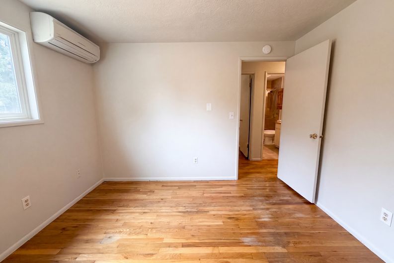 Photo 11 of 16 of 3910 SE 71st Ave, Portland, OR