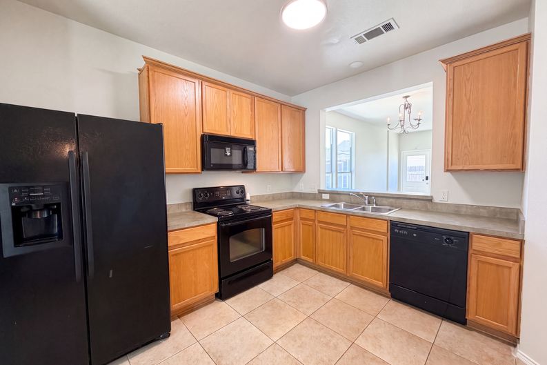 Photo 8 of 26 of 10636 Traymore Dr, Fort Worth, TX
