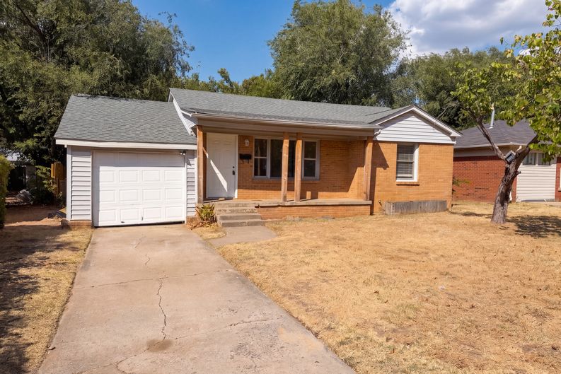 Photo 21 of 39 of 7211 NW 45th St, Bethany, OK