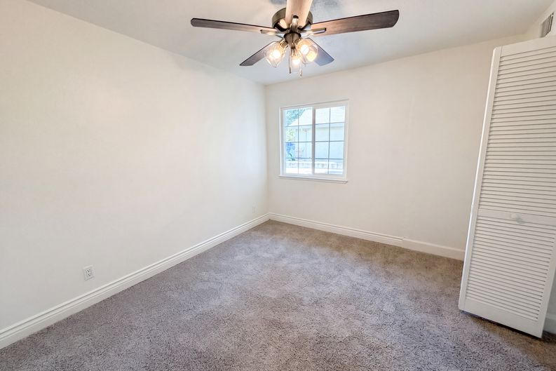 Photo 4 of 31 of 1422 Oakmont Dr, Roseville, CA