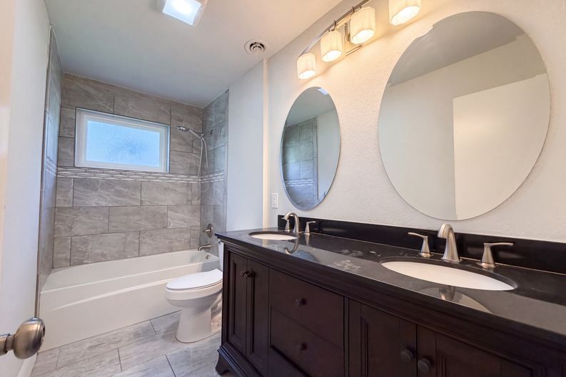 Photo 12 of 22 of 4040 Sierra Madre Dr S, Jacksonville, FL
