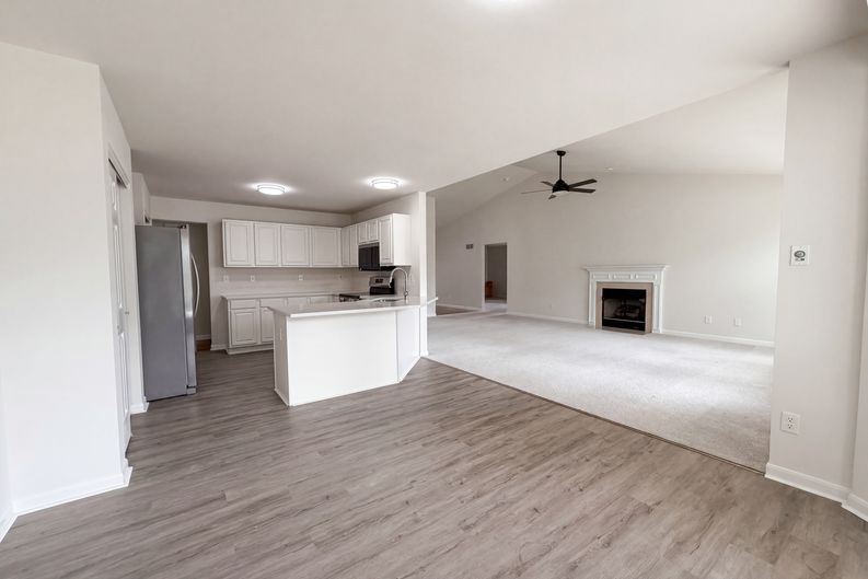 Photo 7 of 26 of 2212 Harborside Dr, DARDENNE PRAIRIE, MO
