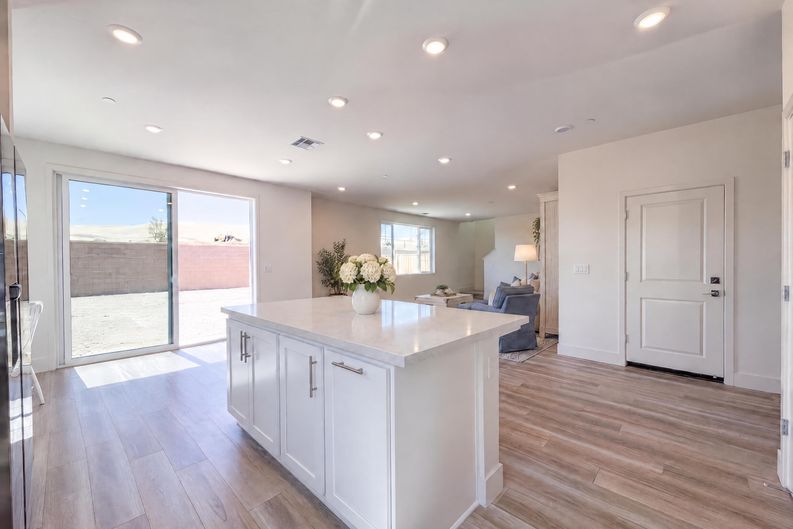 Photo 8 of 21 of 5860 Placer Dr, Tracy, CA