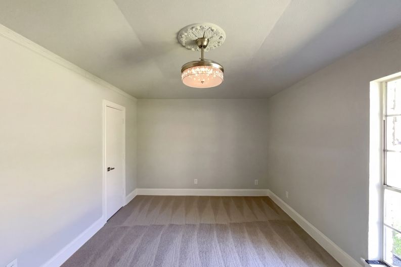 Photo 14 of 19 of 2800 N Surrey Dr, Carrollton, TX