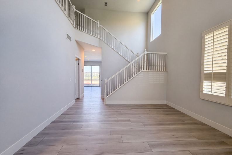 Photo 6 of 25 of 27920 Periwinkle Ln, Valencia, CA