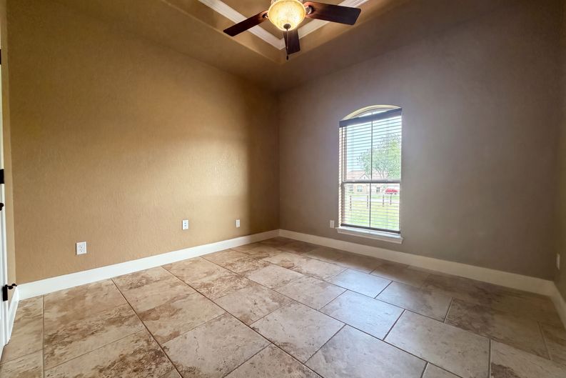 Photo 9 of 16 of 105 E Eden Vly, Adkins, TX