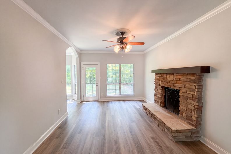 Photo 3 of 18 of 1604 Rocky Glen Ln, Charlotte, NC