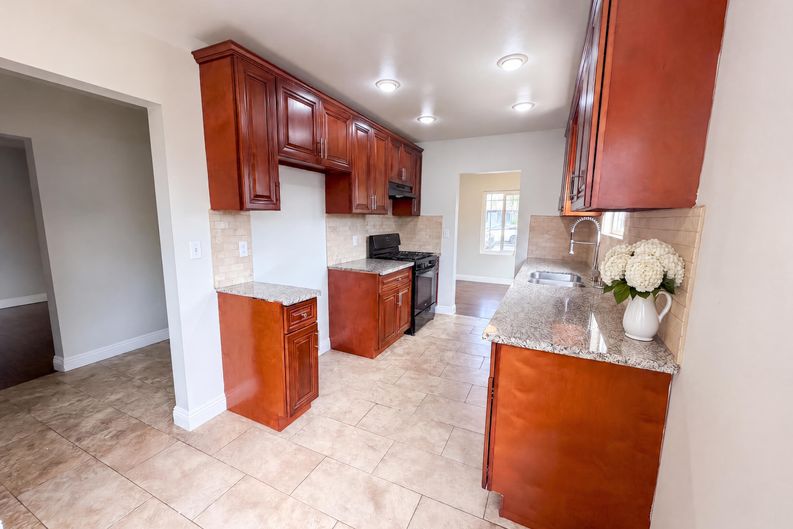 Photo 8 of 18 of 16515 Rosemary Dr, Fontana, CA