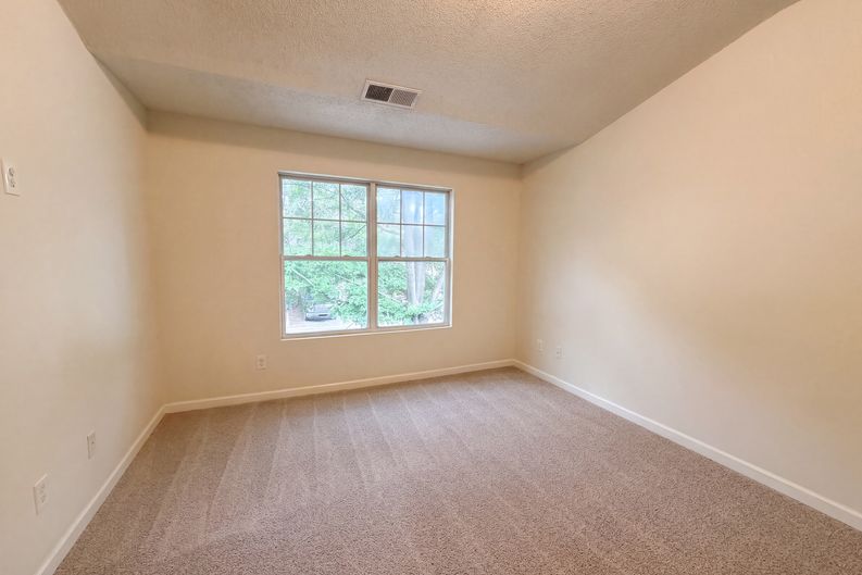 Photo 4 of 21 of 1689 Broad River Rd, Atlanta, GA