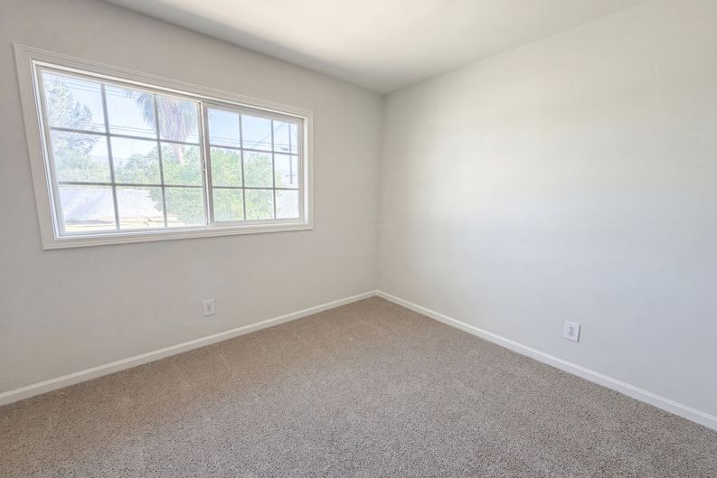 Photo 12 of 17 of 322 E Mariposa Dr, Rialto, CA