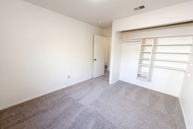 Photo 13 of 28 of 9149 Starina Way, Sacramento, CA