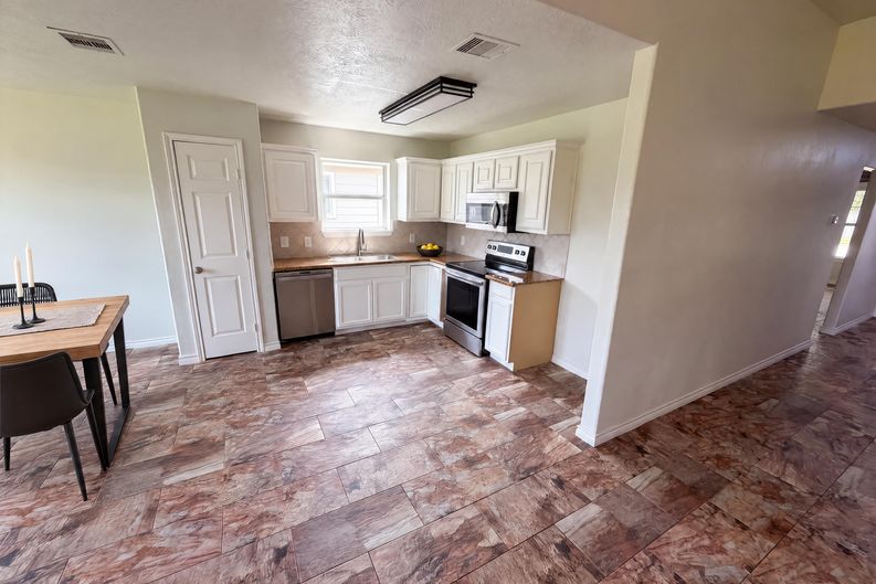 Photo 16 of 21 of 9002 Barracuda Dr, Texas City, TX