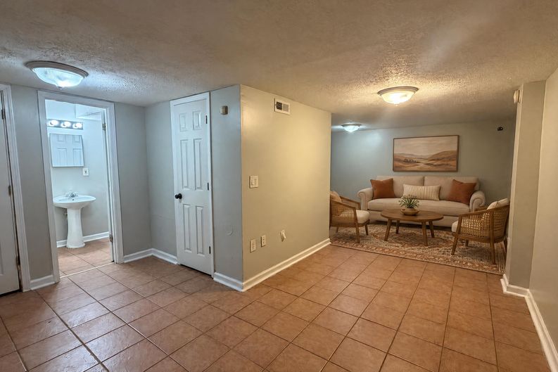 Photo 18 of 24 of 6977 Flagstone Dr, Austell, GA