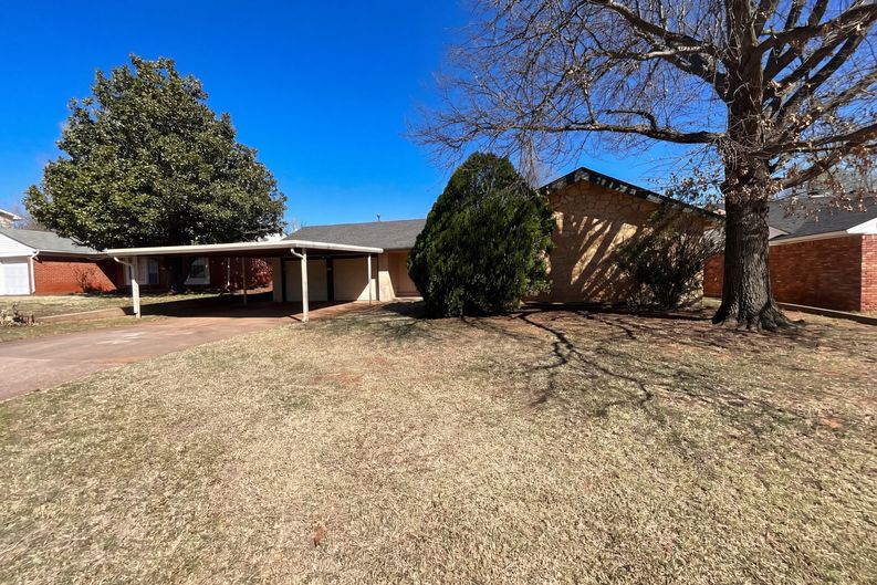 Photo 8 of 21 of 2429 NW 109th St, Oklahoma City, OK