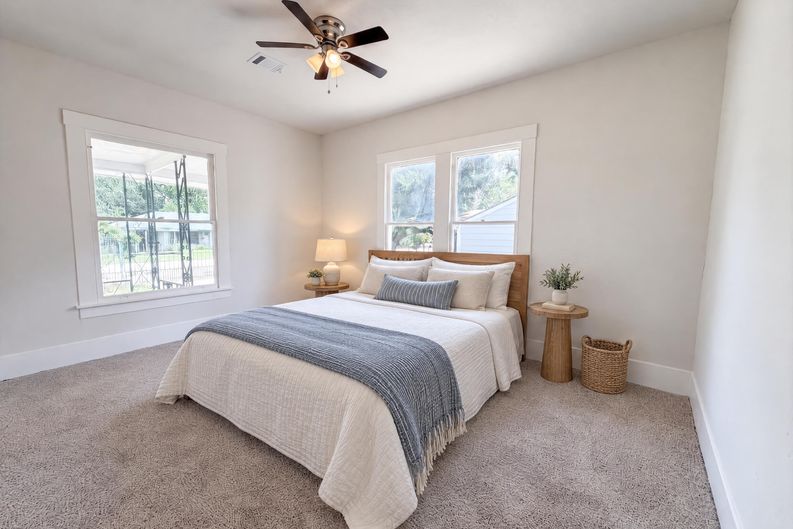 Photo 15 of 26 of 714 Bolling Ln, Houston, TX