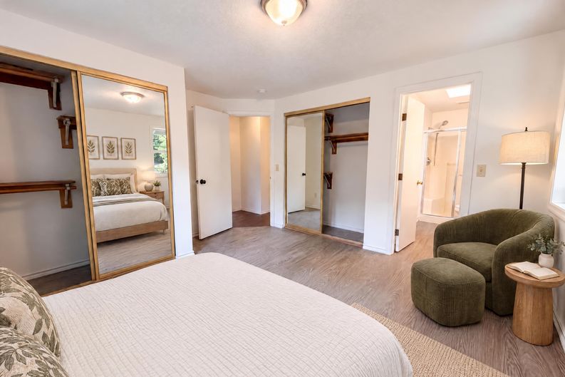 Photo 4 of 16 of 845 SE 8th St, Gresham, OR