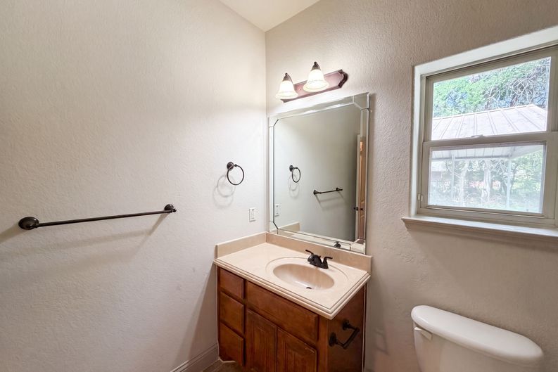 Photo 17 of 25 of 121 Rey Del Mar Cir, Weatherford, TX