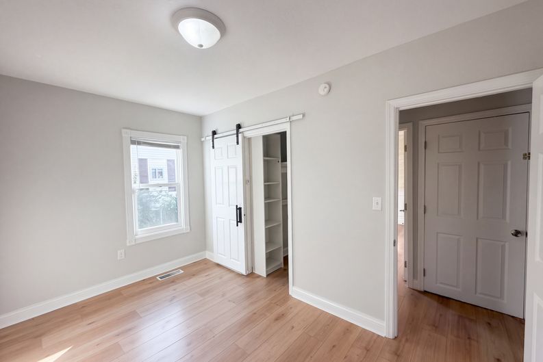 Photo 14 of 40 of 2790 Azelda St, Columbus, OH
