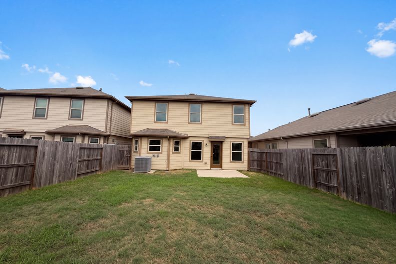 Photo 5 of 18 of 15835 Copper Oak Ln, Houston, TX