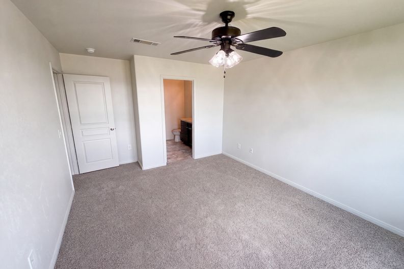Photo 12 of 25 of 10335 Dawson Hill Ln, Houston, TX