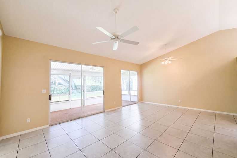 Photo 9 of 25 of 5414 Astor St, Leesburg, FL