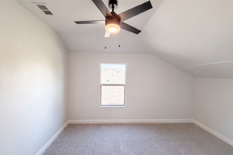 Photo 10 of 28 of 625 River Rock Dr, Azle, TX