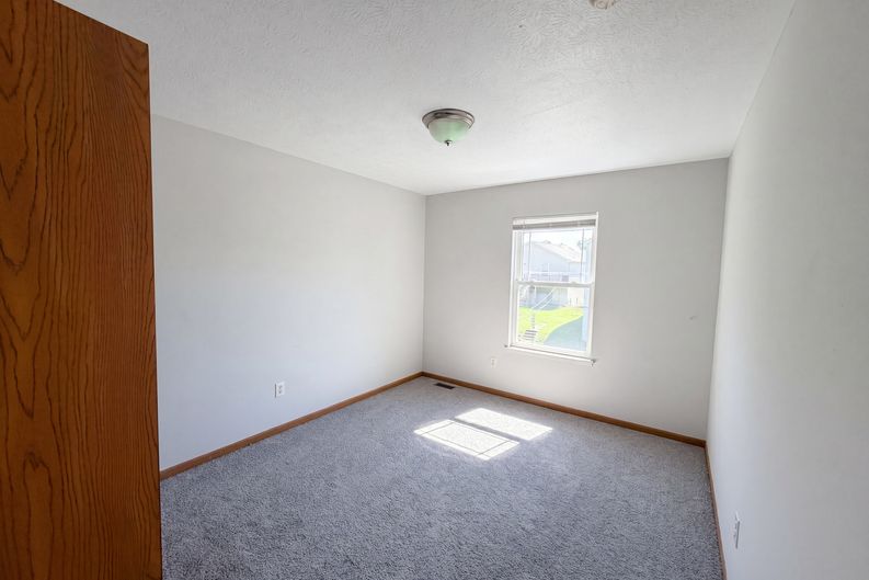 Photo 8 of 19 of 1004 Bellows St, Akron, OH
