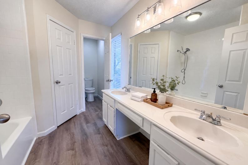 Photo 16 of 32 of 4519 Spinks Creek Ln, Spring, TX