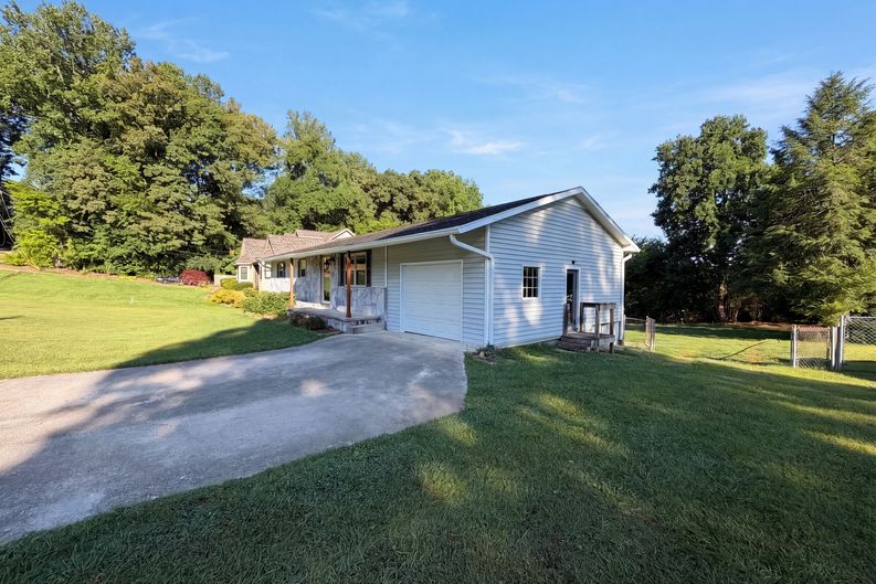 Photo 27 of 30 of 8505 Troutman Ln, Knoxville, TN