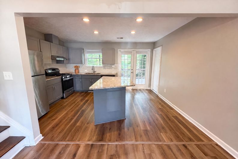 Photo 14 of 19 of 5067 Redan Rd, Stone Mountain, GA
