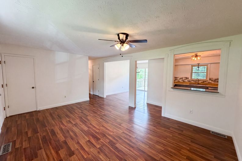 Photo 6 of 30 of 8505 Troutman Ln, Knoxville, TN